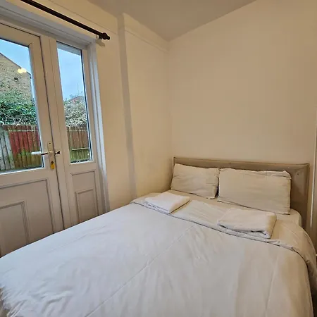 London E14 Rooms